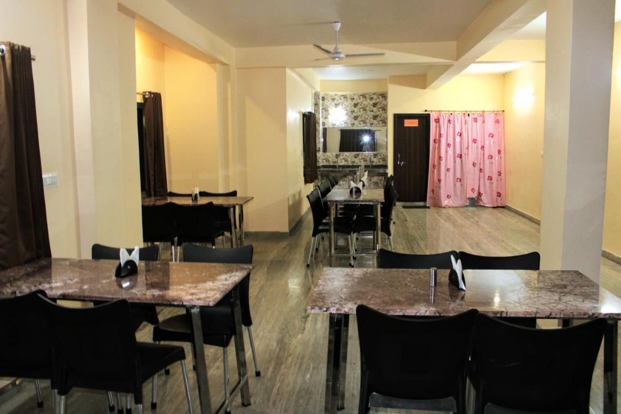 Maruti Group Of Hotels - Shri Naman Натхдвара Экстерьер фото