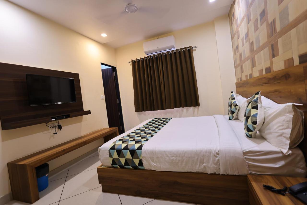 Maruti Group Of Hotels - Shri Naman Натхдвара Экстерьер фото